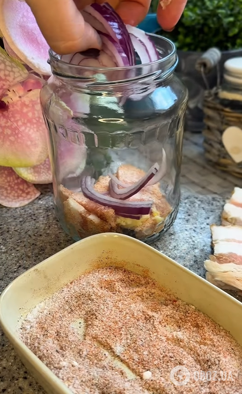 Домашнее маринованное сало с луком и чесноком: как приготовить