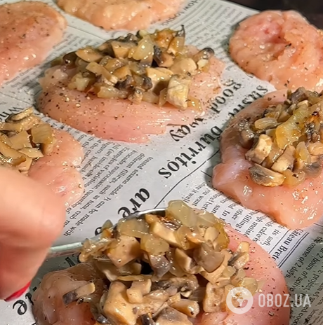 Соковите м'ясо по-франзузьки з грибами та сиром: ділимось класичним рецептом улюбленої страви