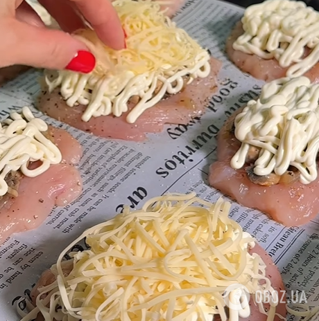 Соковите м'ясо по-франзузьки з грибами та сиром: ділимось класичним рецептом улюбленої страви