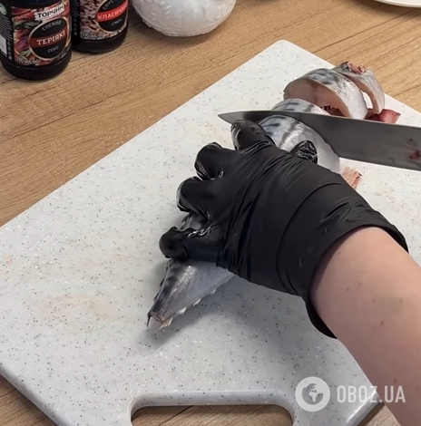 Як смачно приготувати скумбрію на обід: риба вийде дуже соковитою