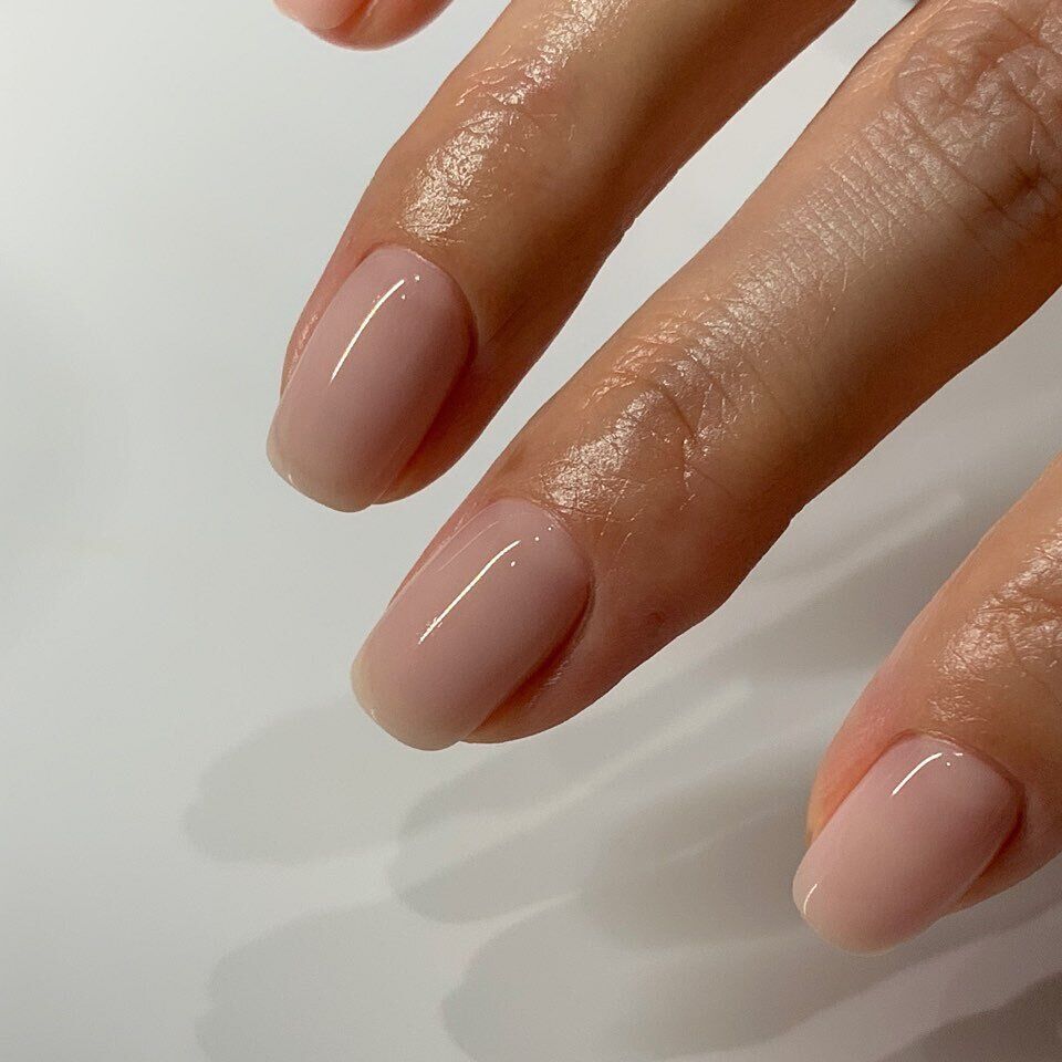 Подойдут каждой: 8 универсальных цветов маникюра