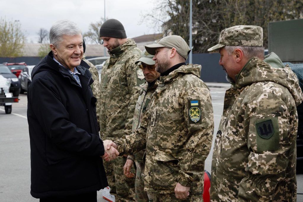 Захисники столиці отримали партію "Ай-Петрі" від Порошенка