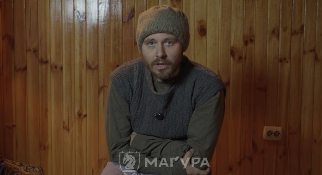 Українські військові взяли в полон пораненого окупанта-білоруса: його несли на собі 10 км по замінованих полях. Відео