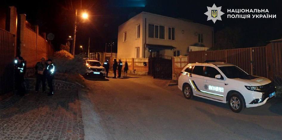 В Киеве мужчина устроил стрельбу на улице: есть раненая. Подробности и фото