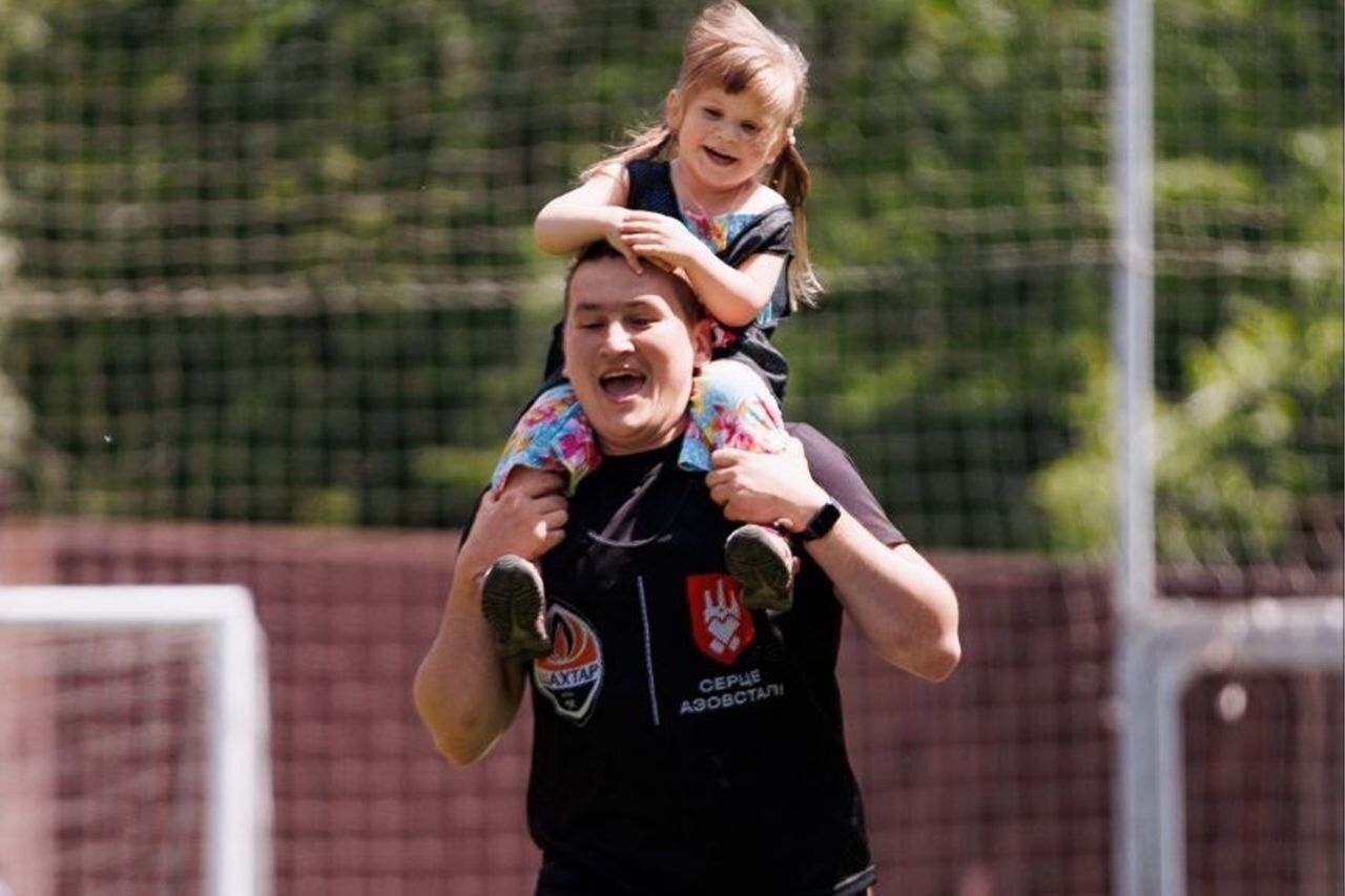 "Россияне по нам стреляли, как в тире": спасатель из Мариуполя рассказал свою историю музею "Голоса мирных" Фонда Рината Ахметова