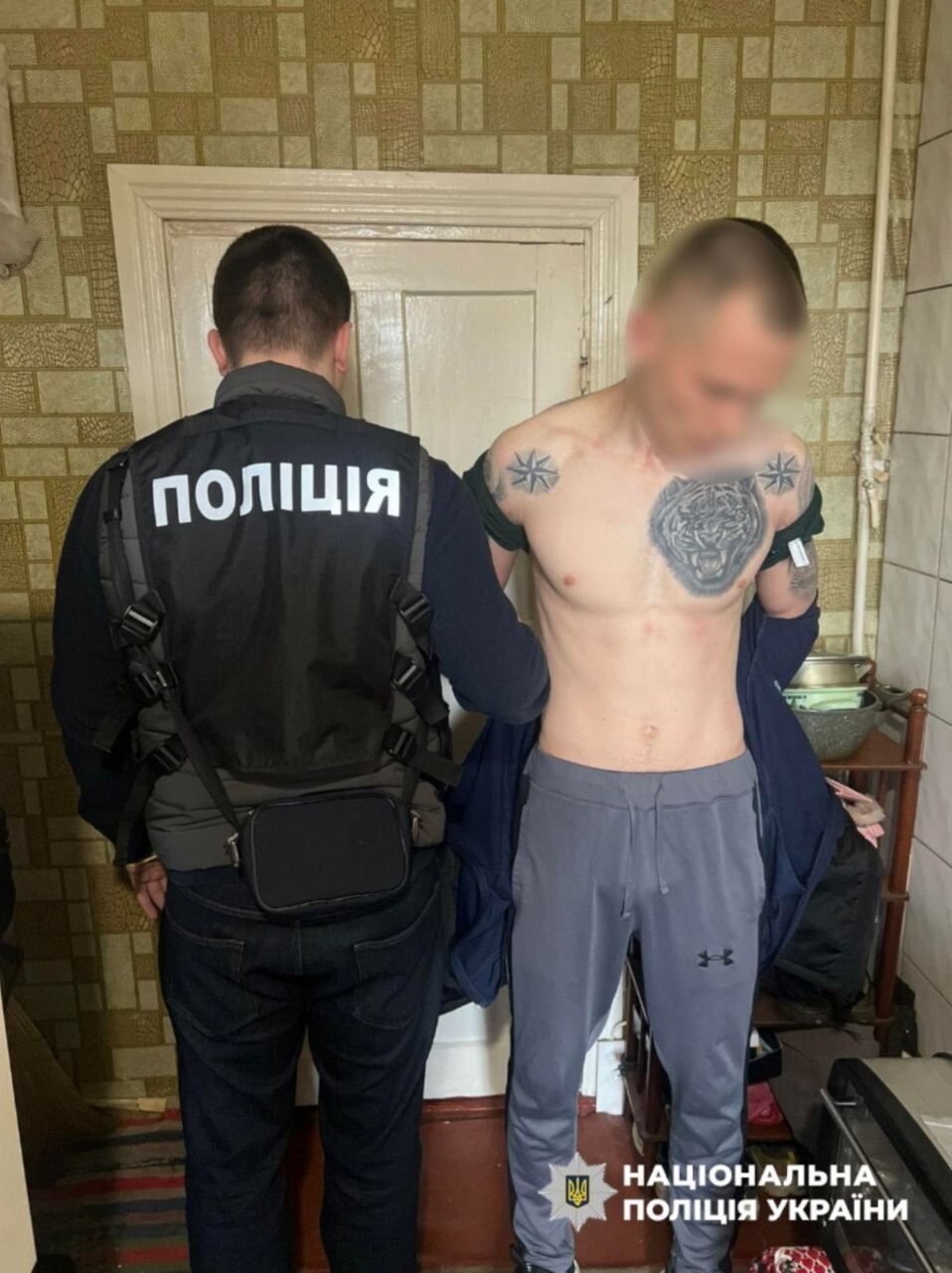 Вимагали у громадян "борги" та вчиняли підпали: Нацполіція викрила групу зловмисників. Подробиці, фото та відео