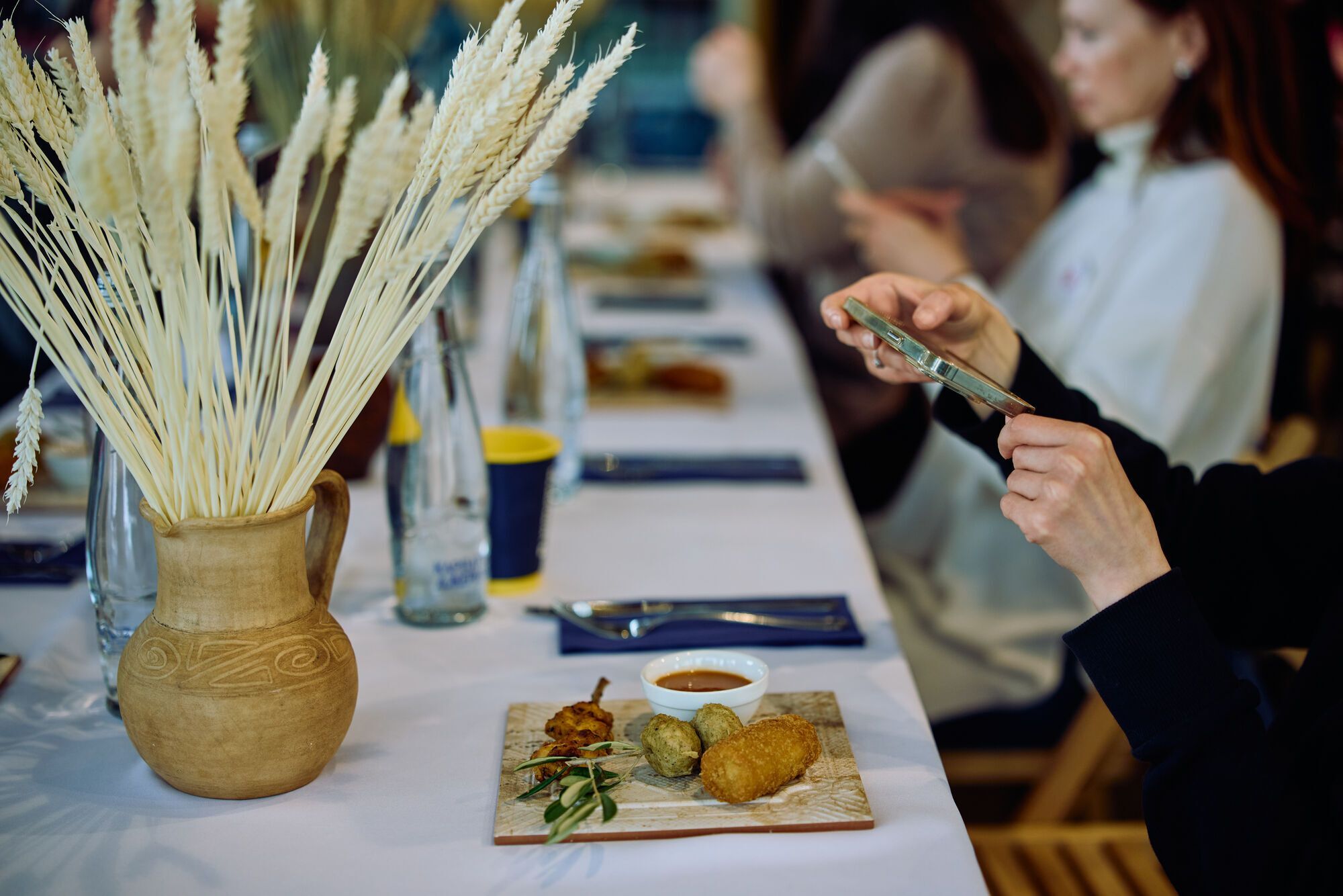 Банош, гречка с грибами и шкварками, блины в панировке на АЗК – как МХП, UKRNAFTA и Клопотенко меняют представление о еде в дороге