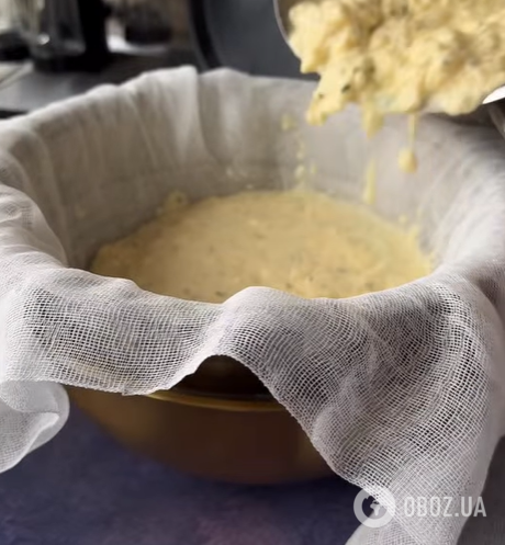 Сирна грудка, яку традиційно кладуть у великодній кошик: як приготувати