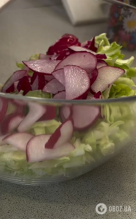 Смачний весняний салат зі свіжої капусти і редиски: чим заправити