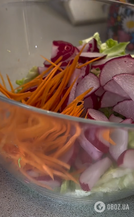 Смачний весняний салат зі свіжої капусти і редиски: чим заправити