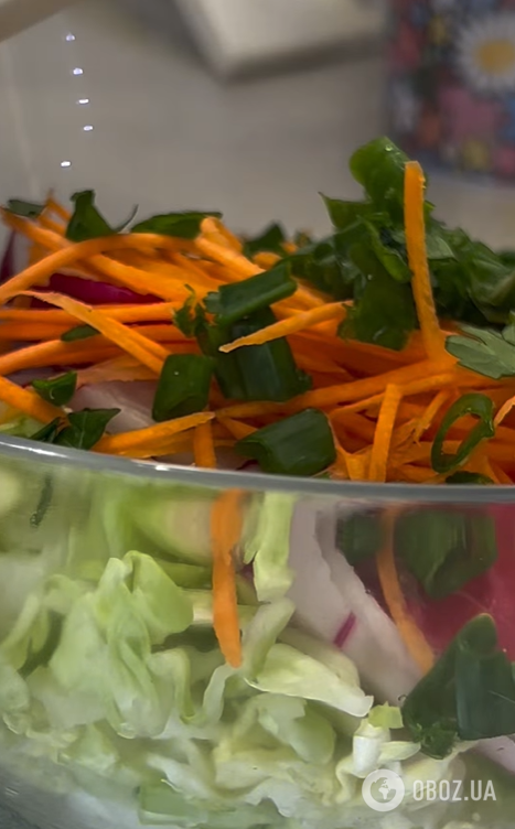 Смачний весняний салат зі свіжої капусти і редиски: чим заправити