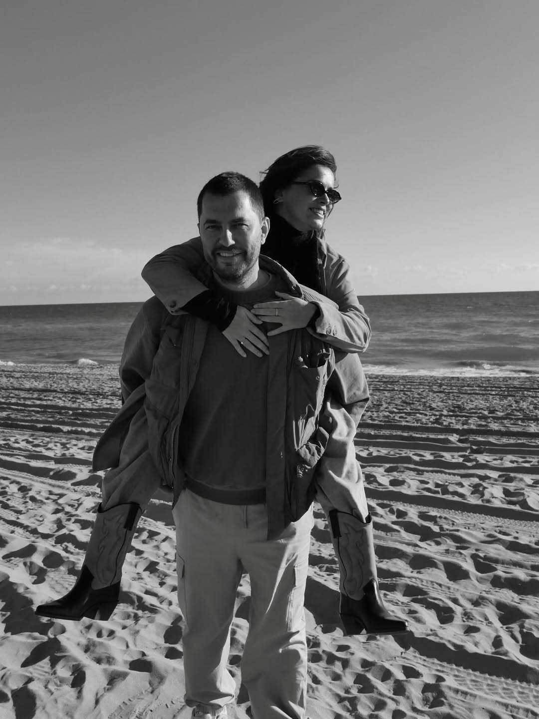 Телезірка Міла Сивацька розсекретила вагітність після переїзду за кордон: який вигляд має її чоловік і як він перетнув кордон