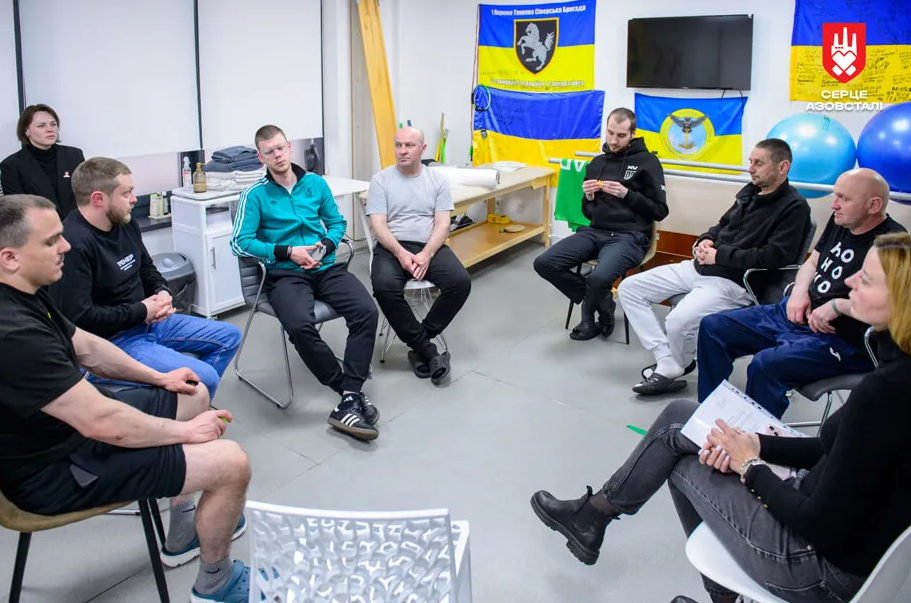 Защитник Мариуполя Кирилл Тюрнев провел тренинг по посттравматическому росту для ветеранов