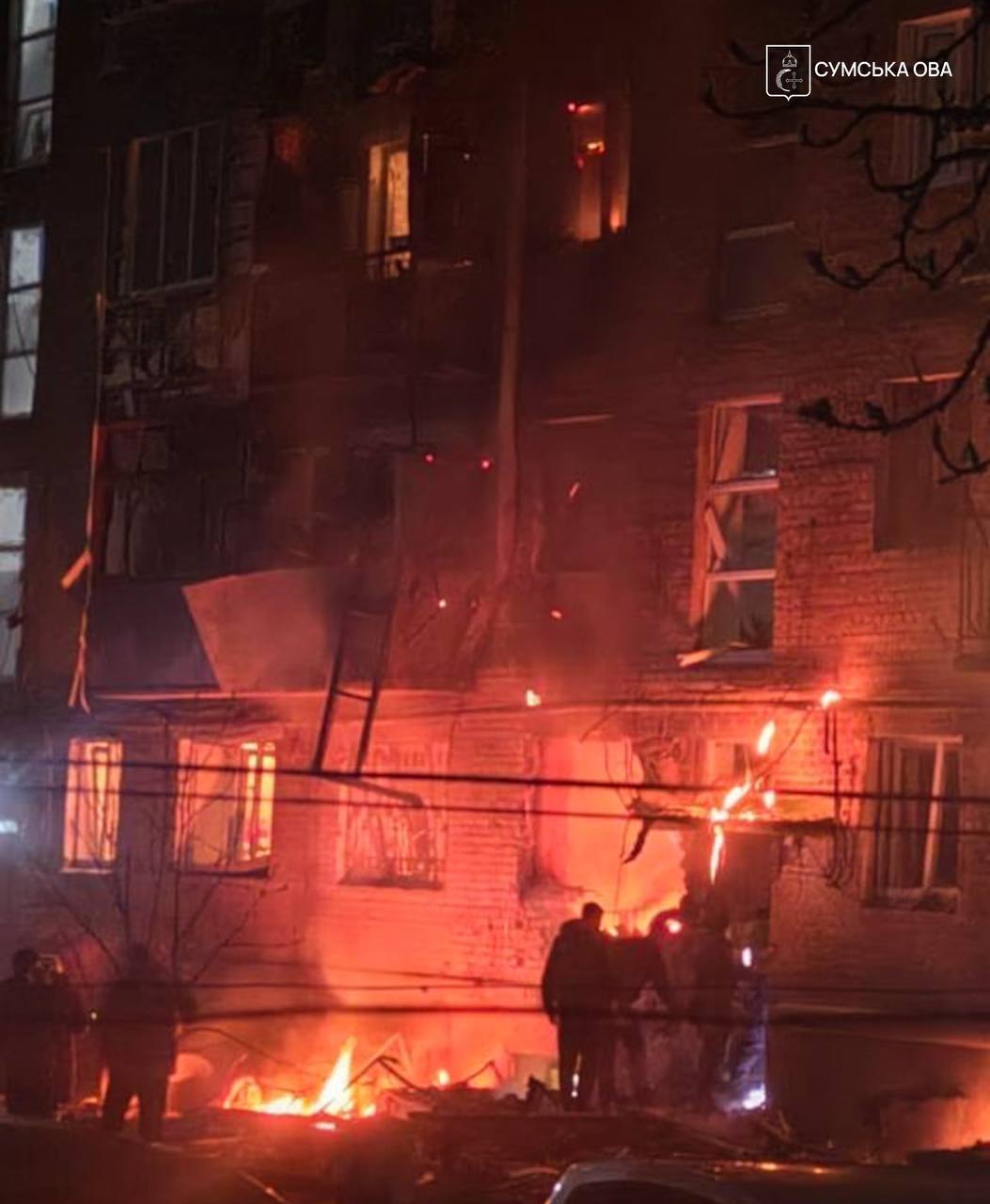 Росія вдарила "Шахедом" по житловому будинку у Сумах: є руйнування і постраждалі. Фото і відео