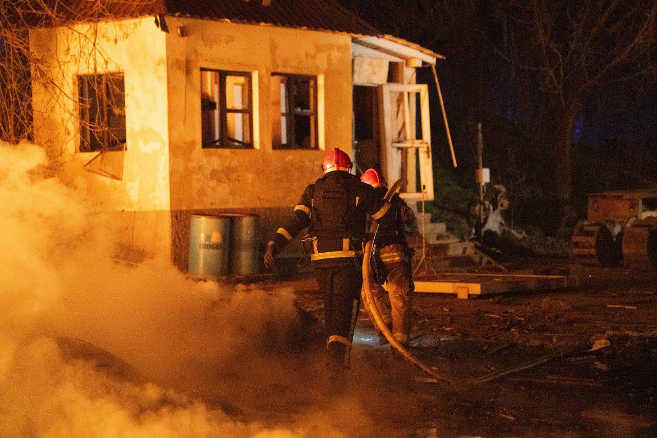 В Одессе в результате вражеской атаки погибли два человека, есть пострадавшие. Фото и видео