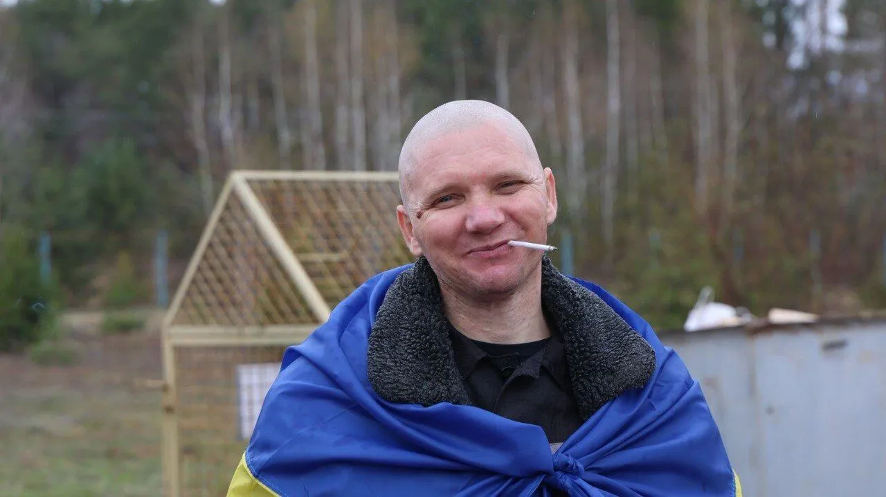 Большинство были в плену с 2022 года: в Украину накануне Пасхи вернулись почти две сотни защитников и гражданских. Фото и видео