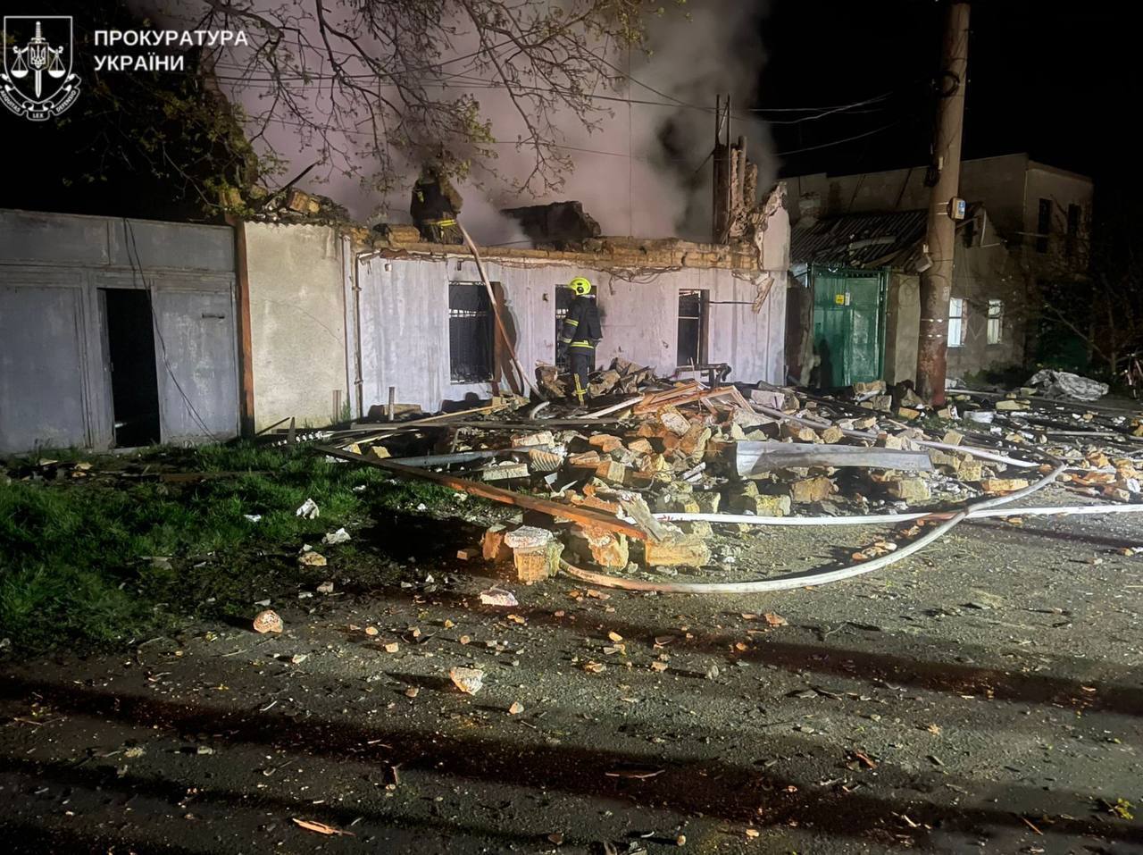 Син із бабусею поїхав за кордон: в Одесі внаслідок удару Росії загинуло молоде подружжя. Відео