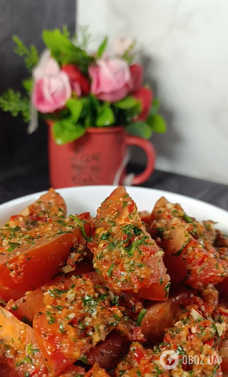 Закусочні помідори з перцем та часником: готуються 15 хвилин