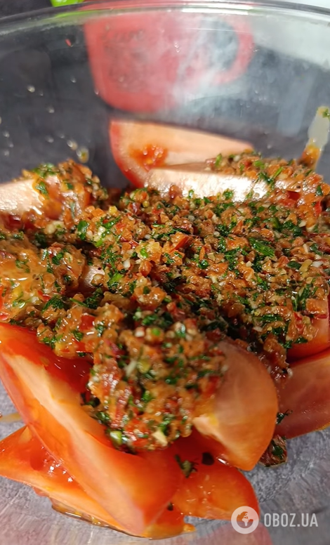 Закусочні помідори з перцем та часником: готуються 15 хвилин