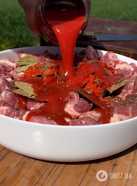 Соковитий шашлик в томатному маринаді: м'ясо просто тане у роті