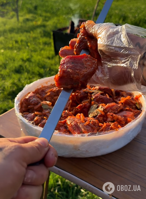 Соковитий шашлик в томатному маринаді: м'ясо просто тане у роті