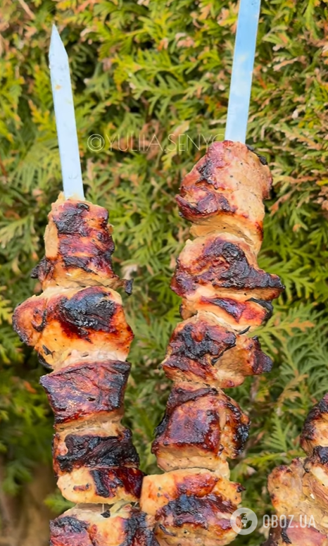 В чому секрет соковитого шашлику зі свинини: не потрібно додавати різноманітні маринади