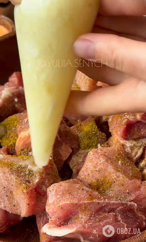 В чому секрет соковитого шашлику зі свинини: не потрібно додавати різноманітні маринади