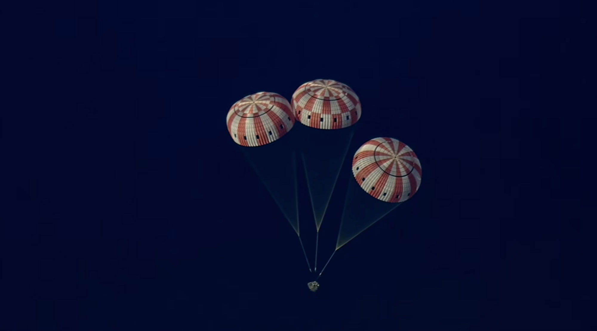 Астронавты миссии Artemis II вернулись на Землю: подробности приводнения в Тихом океане. Видео