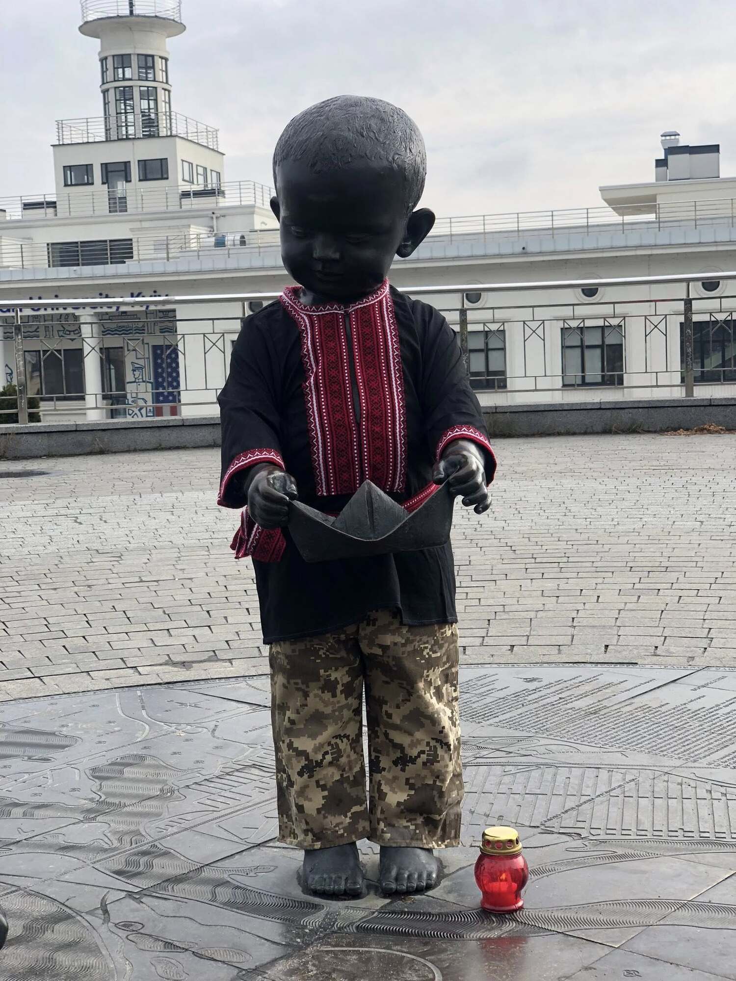 Великдень у Києві: малюків-засновників одягли у вишиванки. Фото