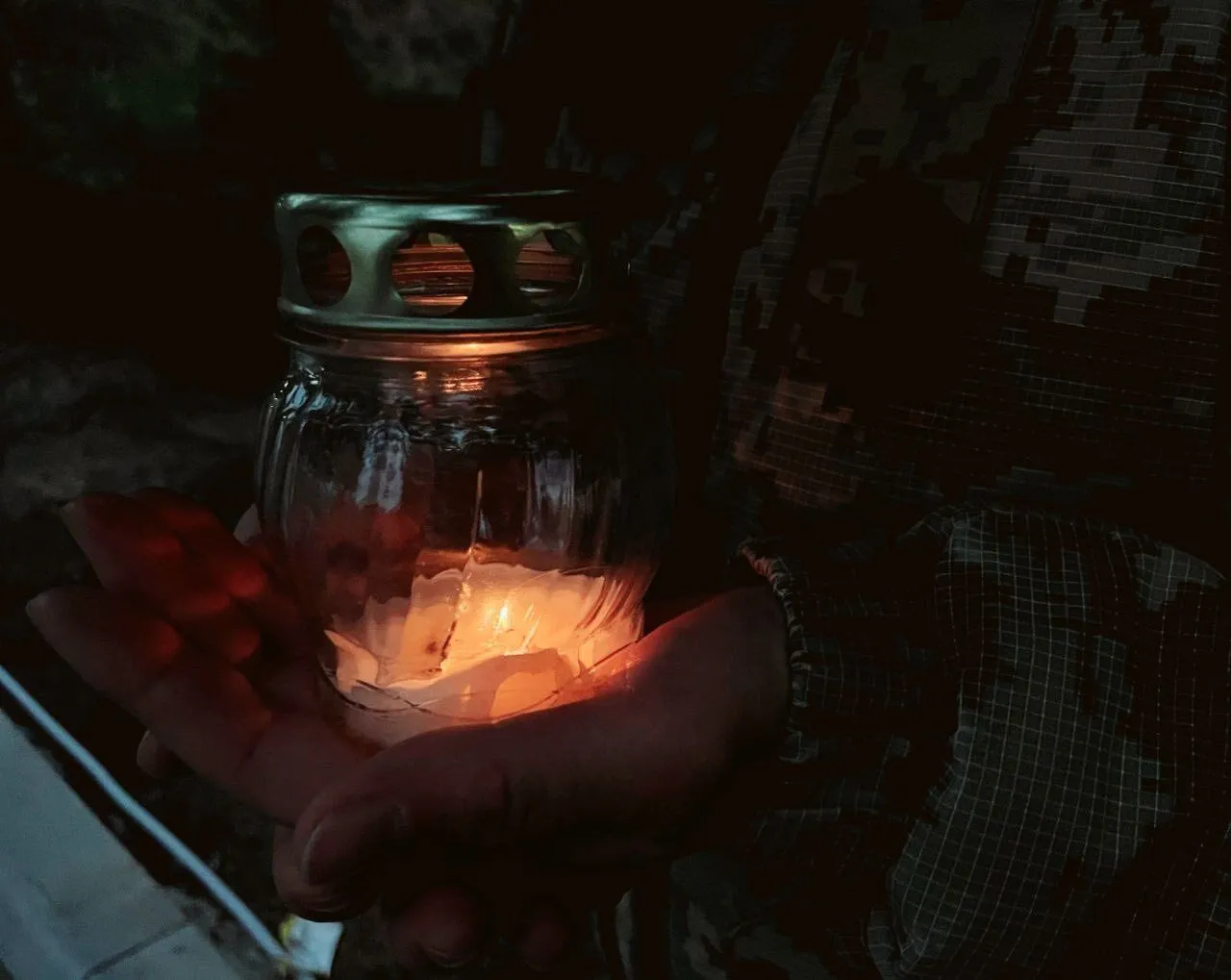 Благодатный огонь в Украине: пограничники показали, как встречали. Фото