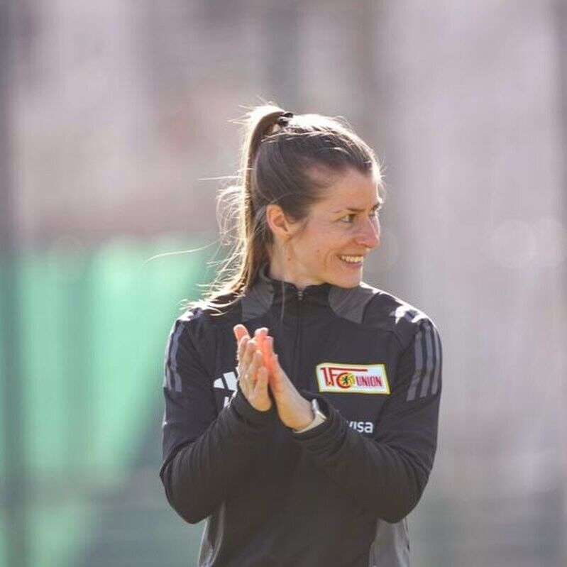 Впервые в истории! Немецкая красавица возглавила мужской клуб в Бундеслиге