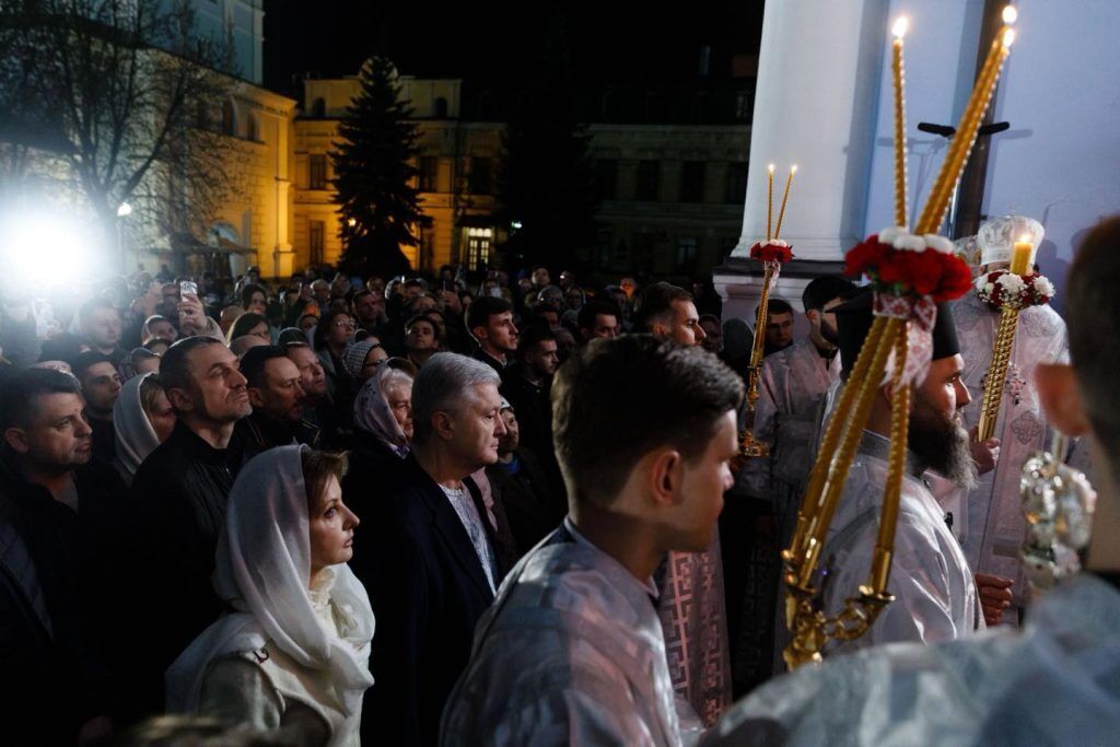 У Великдень молимося за наше воїнство і за мир на нашій землі, – Петро Порошенко