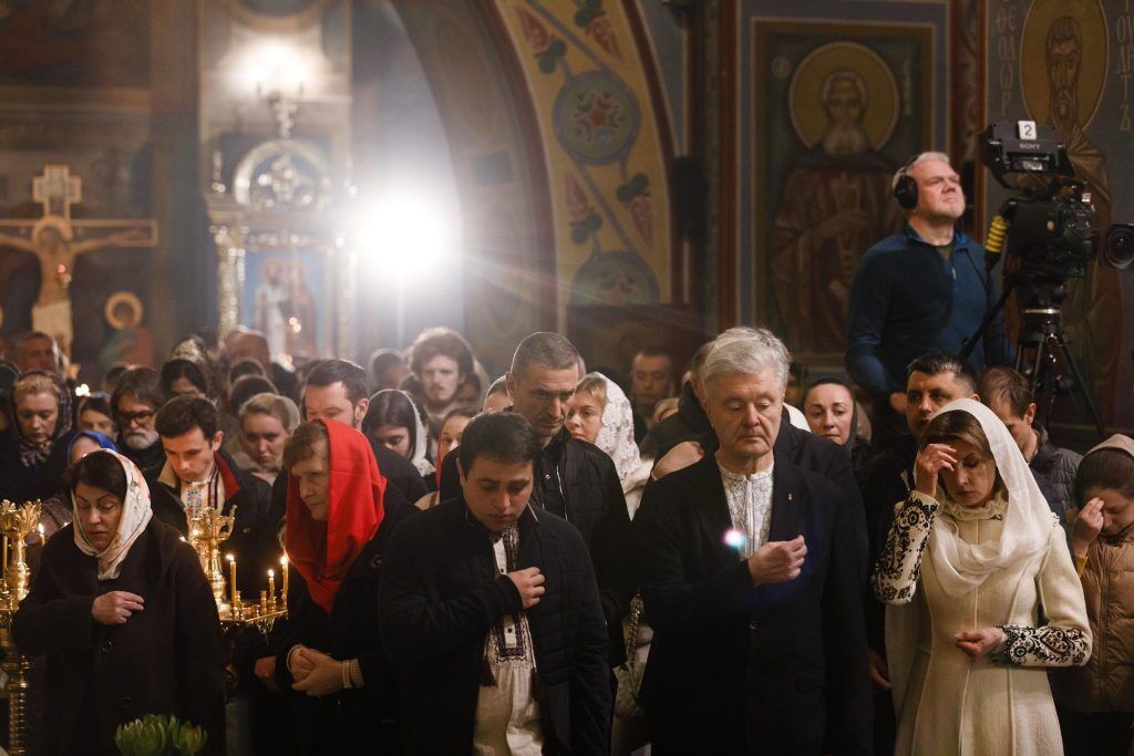 У Великдень молимося за наше воїнство і за мир на нашій землі, – Петро Порошенко