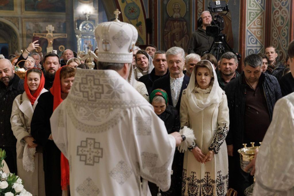 У Великдень молимося за наше воїнство і за мир на нашій землі, – Петро Порошенко