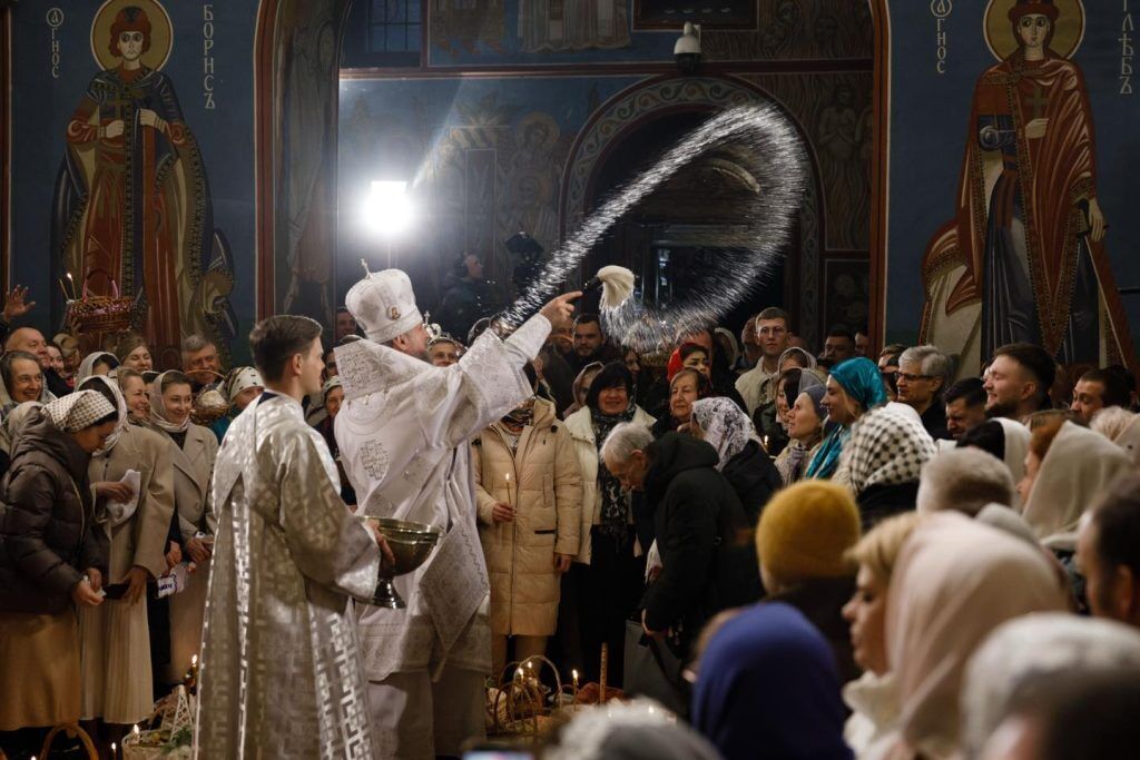 У Великдень молимося за наше воїнство і за мир на нашій землі, – Петро Порошенко