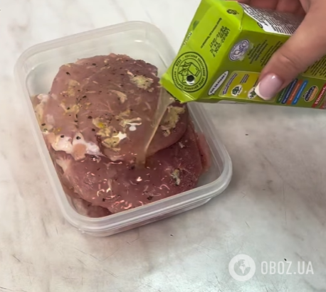 Соковиті домашні відбивні у яблучному соці: вийдуть дуже смачними