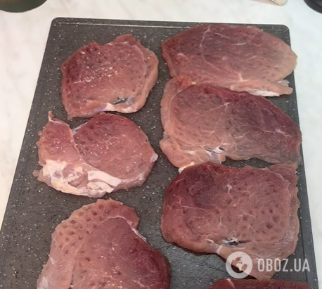 Соковиті домашні відбивні у яблучному соці: вийдуть дуже смачними