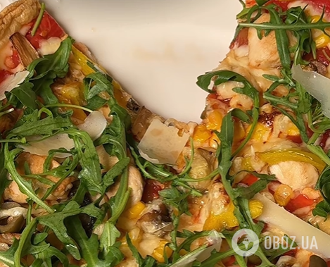 Диетическая белковая пицца для обеда: выпекается 20 минут