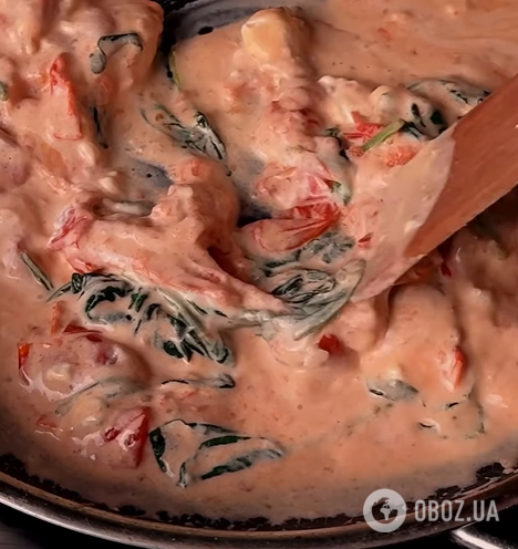 Соковите куряче філе у вершковому соусі: можна подавати з будь-якою крупою