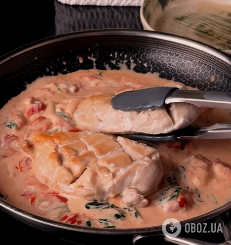 Соковите куряче філе у вершковому соусі: можна подавати з будь-якою крупою