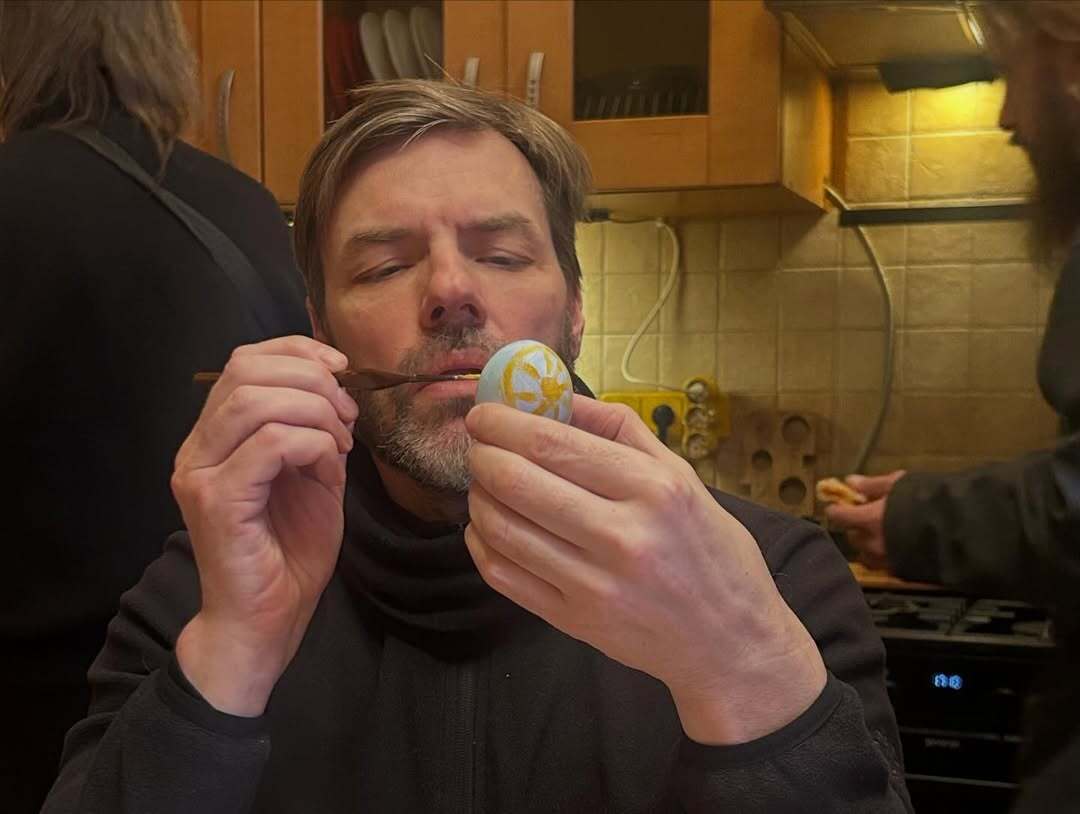 Ада Роговцева показала, как готовилась к Пасхе в большом семейном кругу: приехали даже внук и зять с фронта. Фото