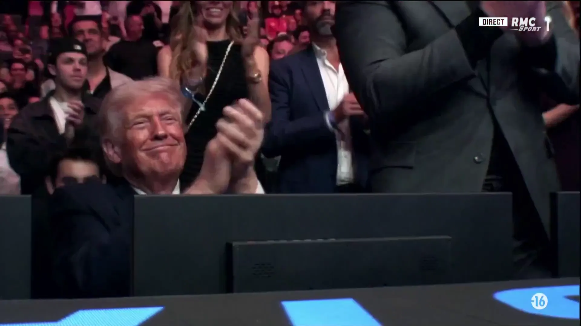 Під оплески Трампа. Непереможного російського бійця брутально нокаутував дебютант одним ударом. Відео