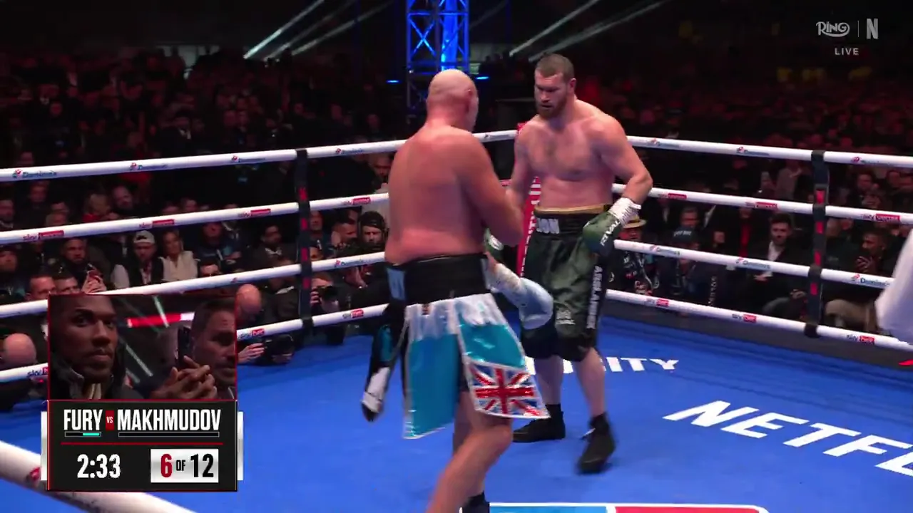 Робив увесь час. На камеру потрапила дивна поведінка Джошуа під час бою Ф'юрі – Махмудов. Відео