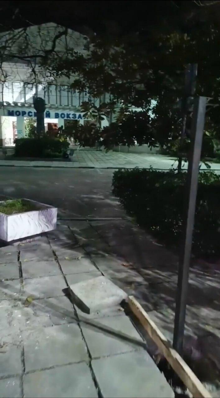 Оккупанты хотят превратить морской порт в Ялте в казино и стоянку для частных яхт