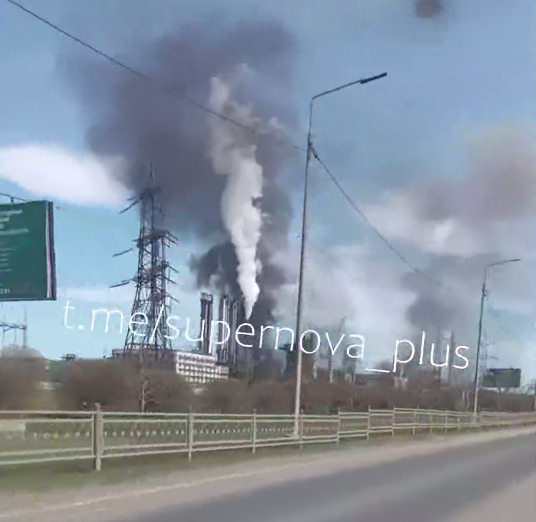 Под атакой химзавод: в российском Череповце прогремели взрывы. Фото и видео
