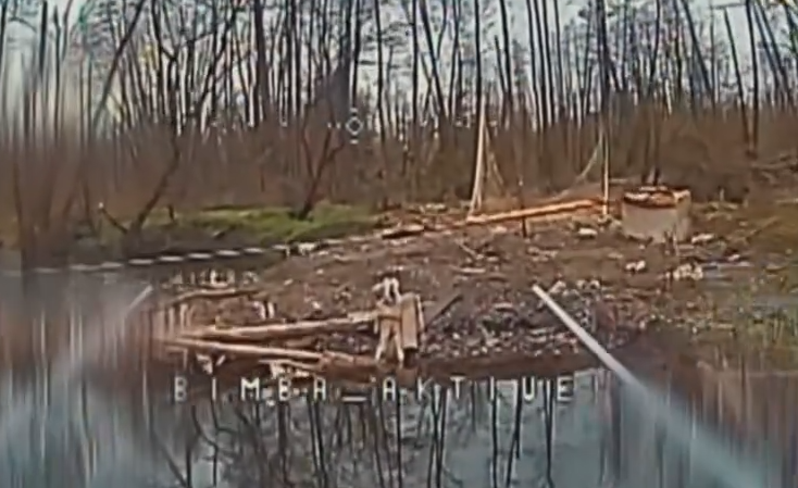 Сначала уничтожили "Урал": ВСУ помешали оккупантам установить понтонную переправу на Лиманском направлении. Видео