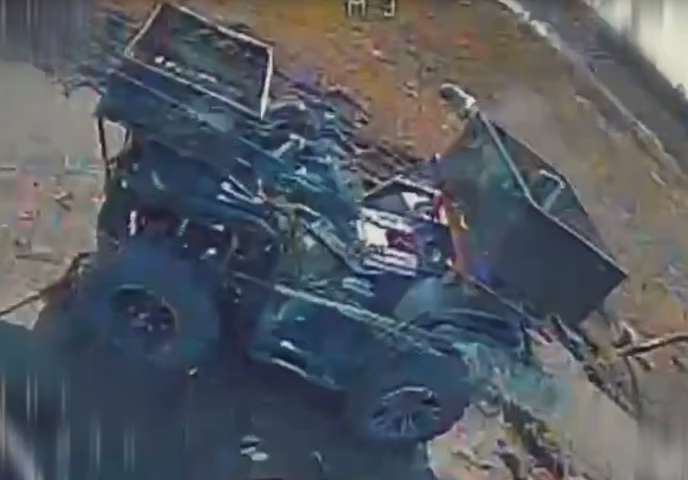 Сначала уничтожили "Урал": ВСУ помешали оккупантам установить понтонную переправу на Лиманском направлении. Видео