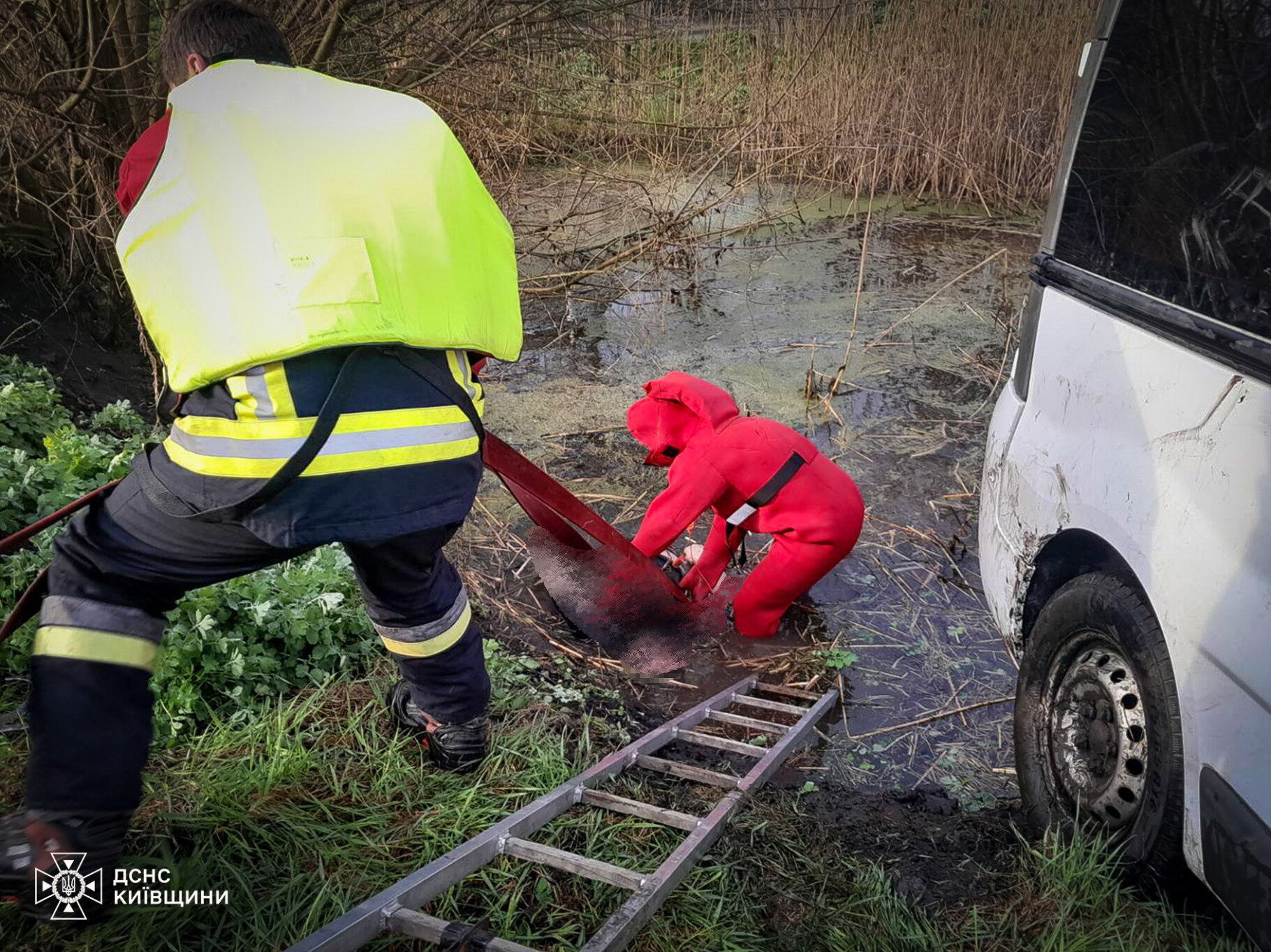 На Киевщине в водоеме обнаружили тело женщины. Подробности трагедии и фото