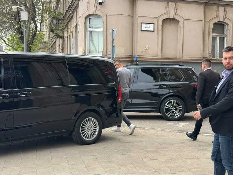 "Як у старі комуністичні часи": Мадяр заявив, що Сіярто "знайшовся" в МЗС, де знищує документи щодо Росії. Фото