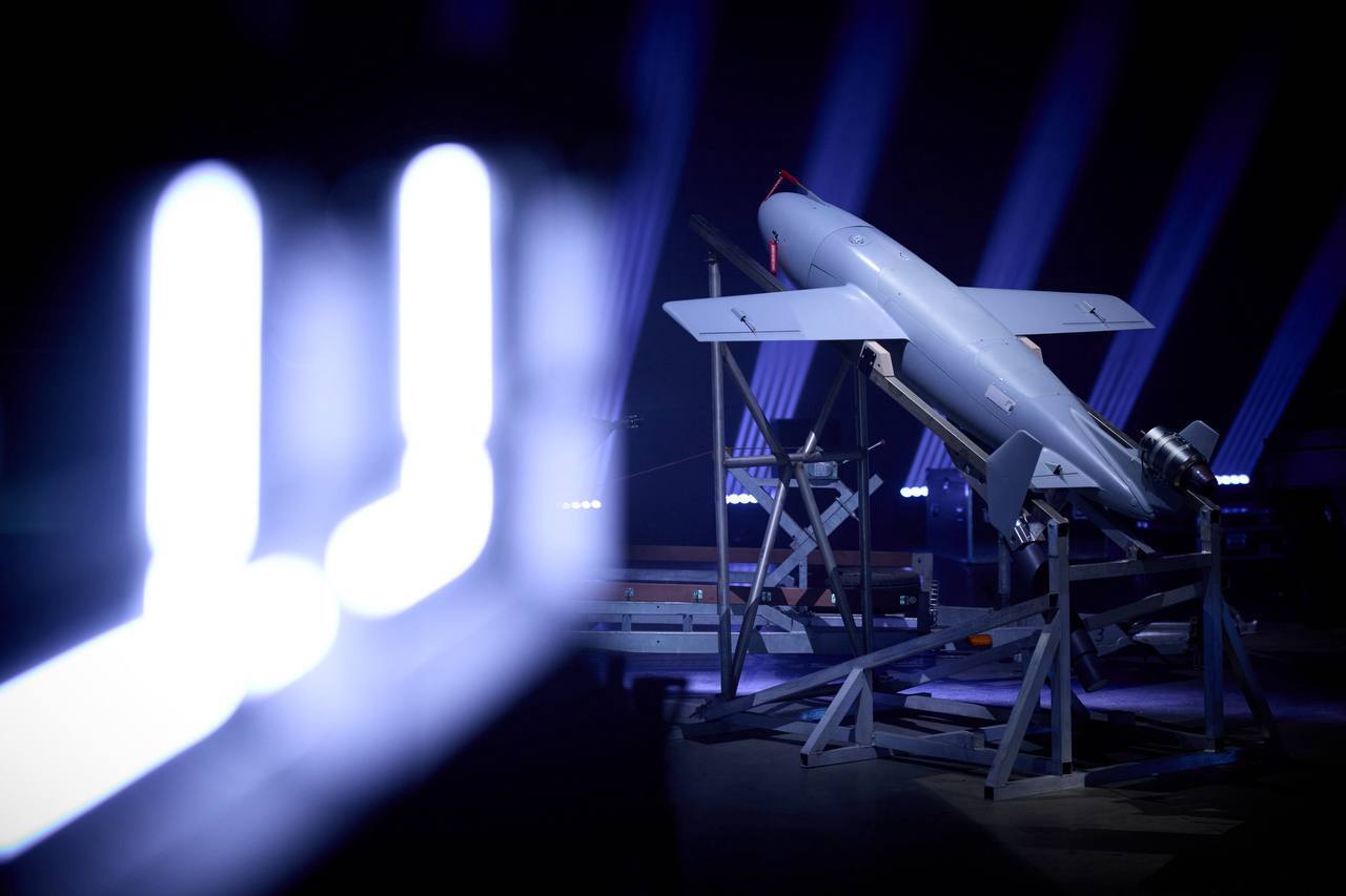 "Так виглядає незалежність": Зеленський продемонстрував досягнення українського ОПК за чотири роки війни. Відео